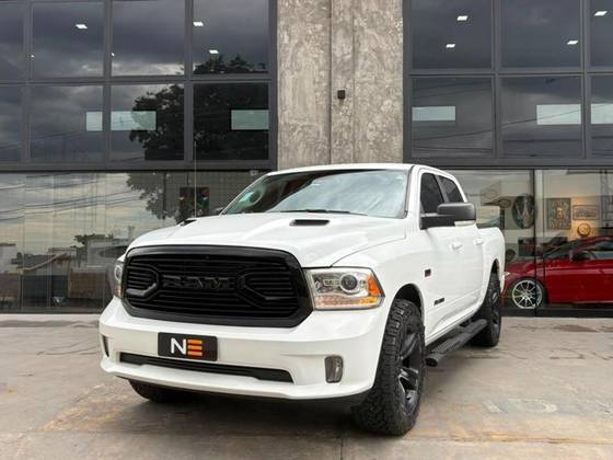 RAM CLASSIC 5.7 V8 GASOLINA LARAMIE NIGHT EDITION CD 4X4 AUTOMÁTICO RAM CLASSIC 5.7 V8 GASOLINA LARAMIE NIGHT EDITION CD 4X4 AUTOMÁTICO